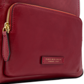 Zaino donna in pelle con tasca frontale | The Bridge
