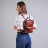 Zaino donna in pelle con tasca frontale | The Bridge