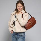 Borsa a spalla in pelle grande con patta frontale | The Bridge