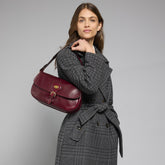 Borsa a spalla in pelle grande con patta frontale | The Bridge