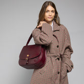 Borsa a spalla in pelle grande con patta frontale | The Bridge