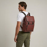 Zaino in pelle uomo con patta frontale | The Bridge