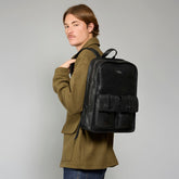 Zaino in pelle uomo una zip e tasche frontali | The Bridge