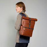 Zaino in pelle uomo con apertura roll-top | The Bridge