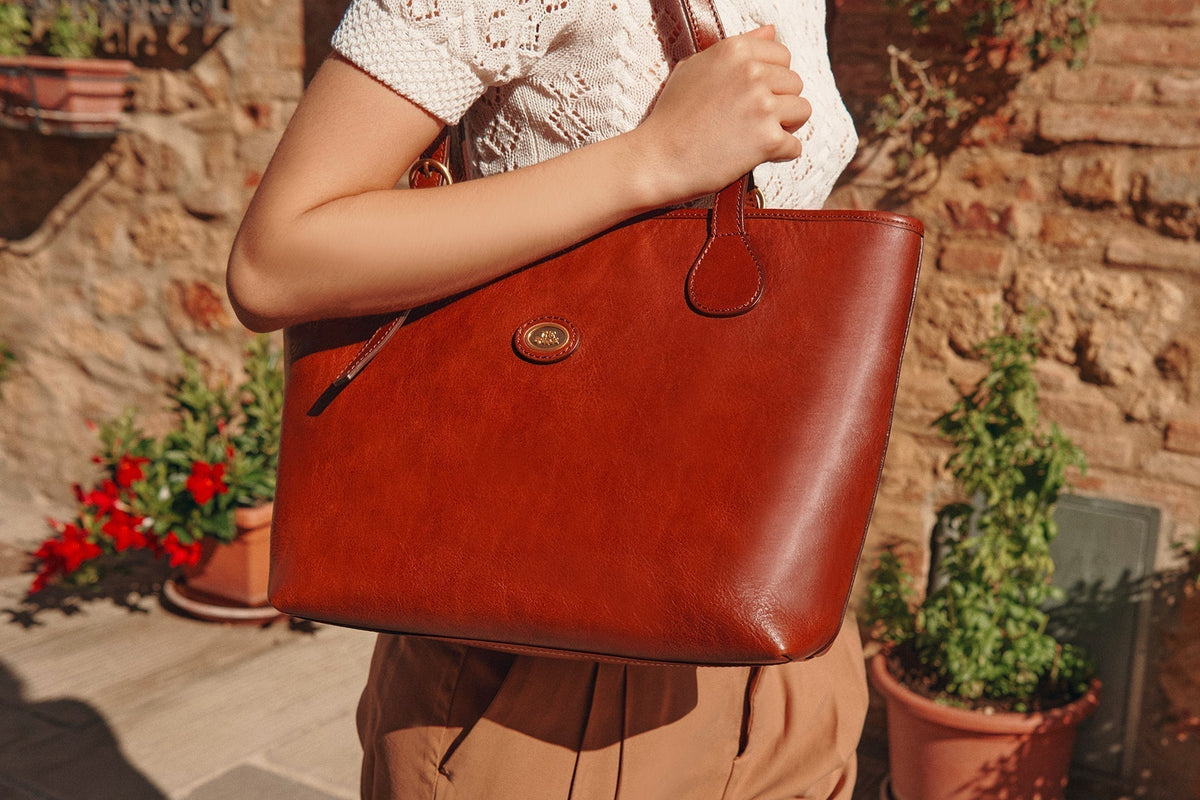 Removing Pen Stains from Leather Bags: Safe Methods