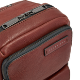 Zaino monospalla in pelle uomo | The Bridge